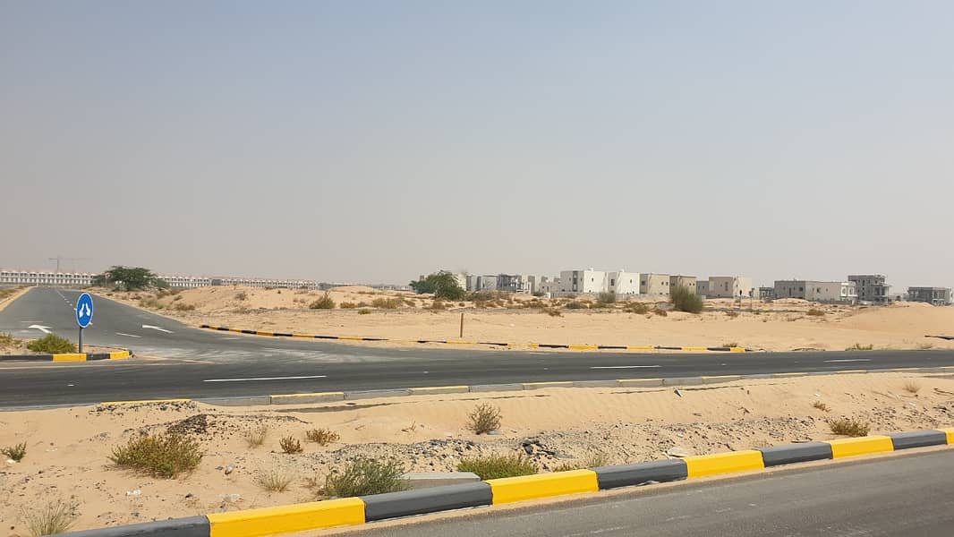 Lands for sale in Sharjah, the Zubair region, owned by Arabs only. Areas start from 4,850 square feet, a ground permit and two floors, and prices star