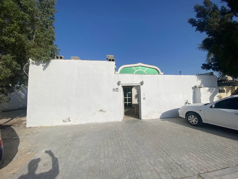 Five-bedroom corner house with A/C in Al Ghubaiba