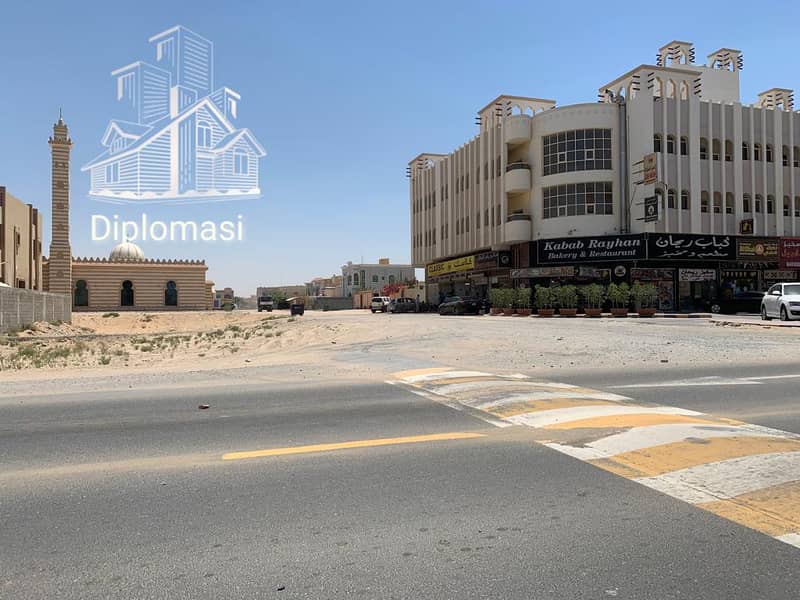 Plot of land for sale, residential, corner, land area of 10,000 feet. . Plot of land for sale, residential, corner, land area of 10,000 feet. .