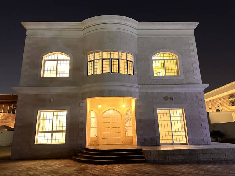 LUXURY VILLA IN AL MIZHAR 4 bedrooms 2 halls 1 living 1 dining 1 kit LUXURY VILLA IN AL MIZHAR 4 bedrooms 2 halls 1 living 1 dining 1 kit