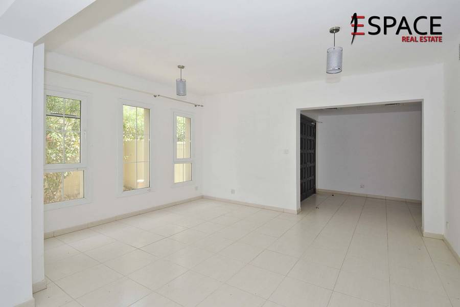 End Unit - Well Maintained - Lake view End Unit - Well Maintained - Lake view