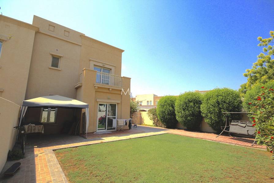 Immaculate CE | End unit | Next to Pool Immaculate CE | End unit | Next to Pool
