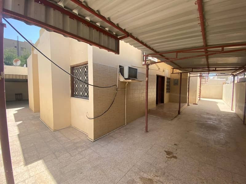 For rent a villa in the Al Nuaimiya area in Ajman, behind the GMC Hospital, in a quiet location, Al Nuaimiya 1, the second piece from the main street,