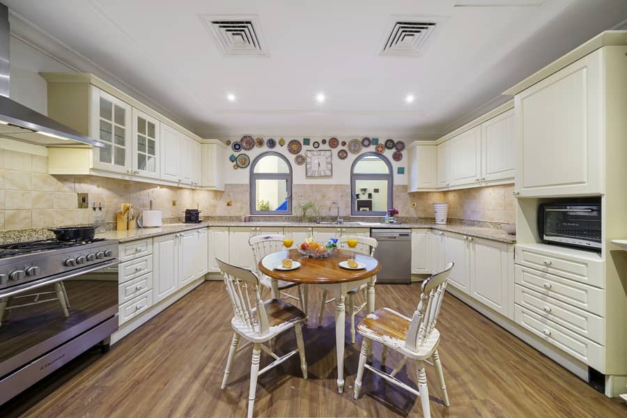 23 Kitchen Area