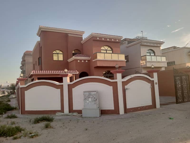 For rent, a very special villa in Al-Rawda 2, on the corner of a street, very large areas, take advantage of the opportunity and live in comfort