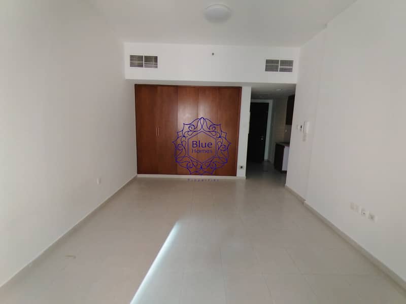 Spacious studio close to burjuman mall 40k