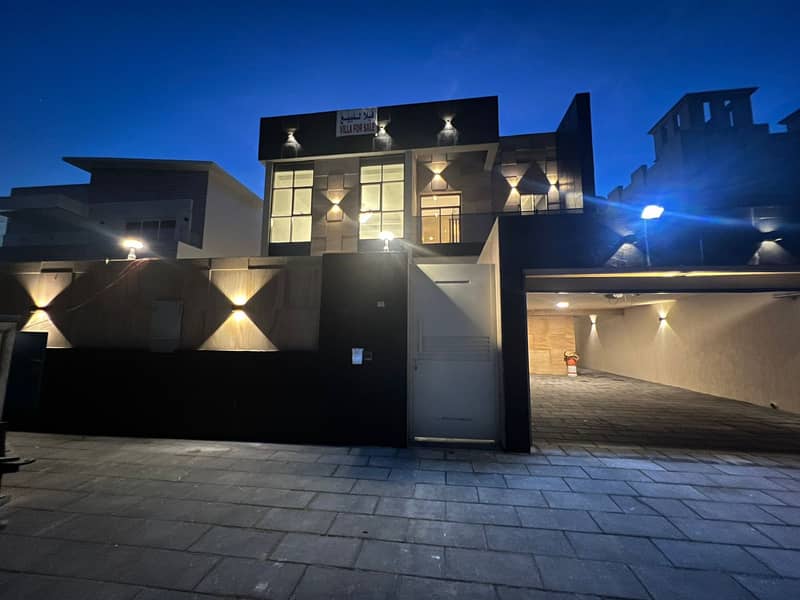 For sale, a villa in the Al-Alia area, super deluxe finishing, central air conditioning, a very luxurious villa, modern finishes, with a garden and an