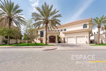 5 Bedroom Villa for Sale in Palm Jumeirah, Dubai - VOT | 5 Bed French Riviera Type Signature Villa | Skyline Views