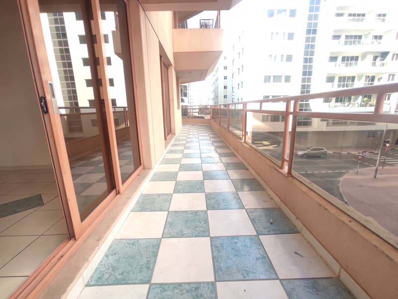 Chiller free 3bhk available  With Maid room  II  Near Mall & Metro  II  Prime location Golden sands area