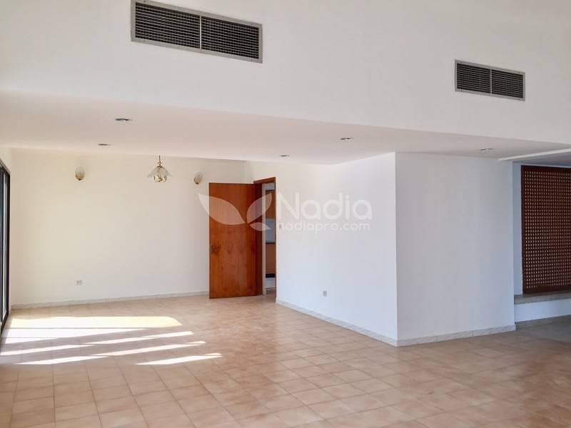 4 bedroom Single Storey Villa in Al Wasl Road for Rent