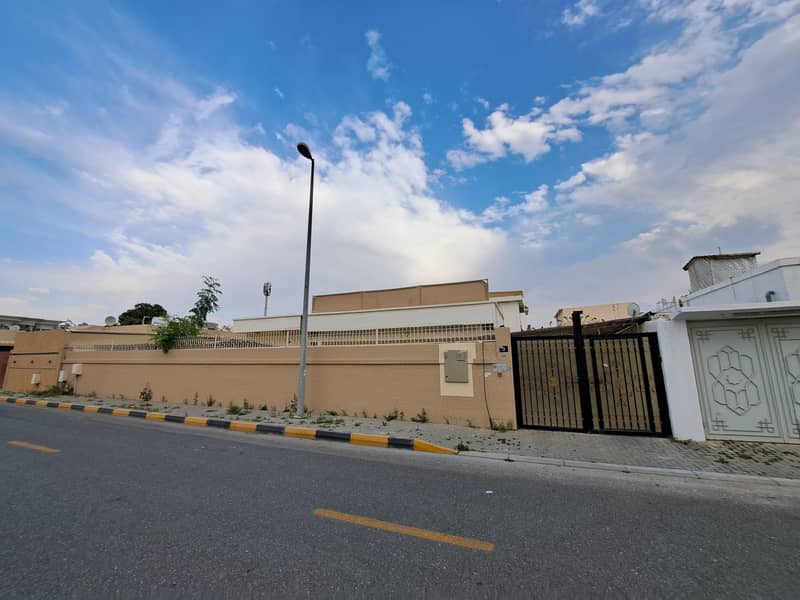 For rent a house in Sharjah/ Al Jazat area.  great location main Street.