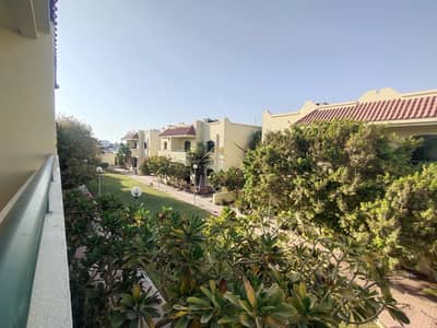 3 Bedroom Villa for Rent in Umm Suqeim, Dubai - Living in Garden  | 3 Bedroom  Villa | Swimming Pool