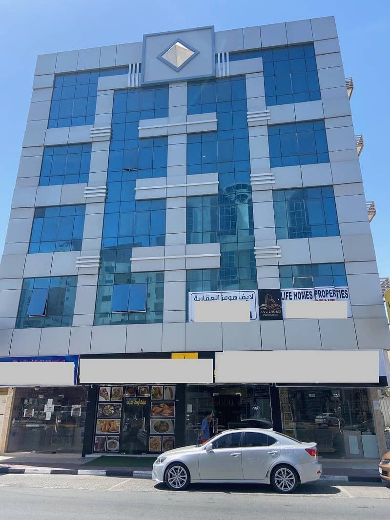 مبنى تجاري أنيق وزجاجي للبيع على الشارع الرئيسي في النعيمية 2 ، على  شارع الكويت