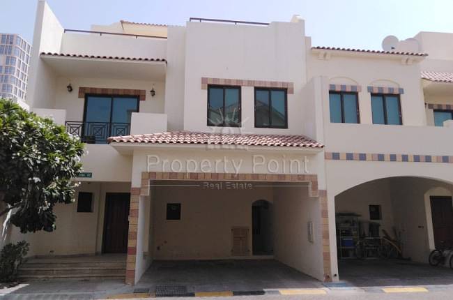 NO COMMISSION! Huge 5 BR+M Villa Khalidiya Area With Parking