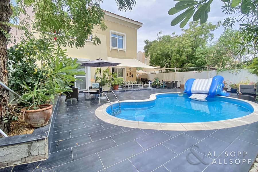 Exclusive | 4 Bed | Upgraded | Private Pool