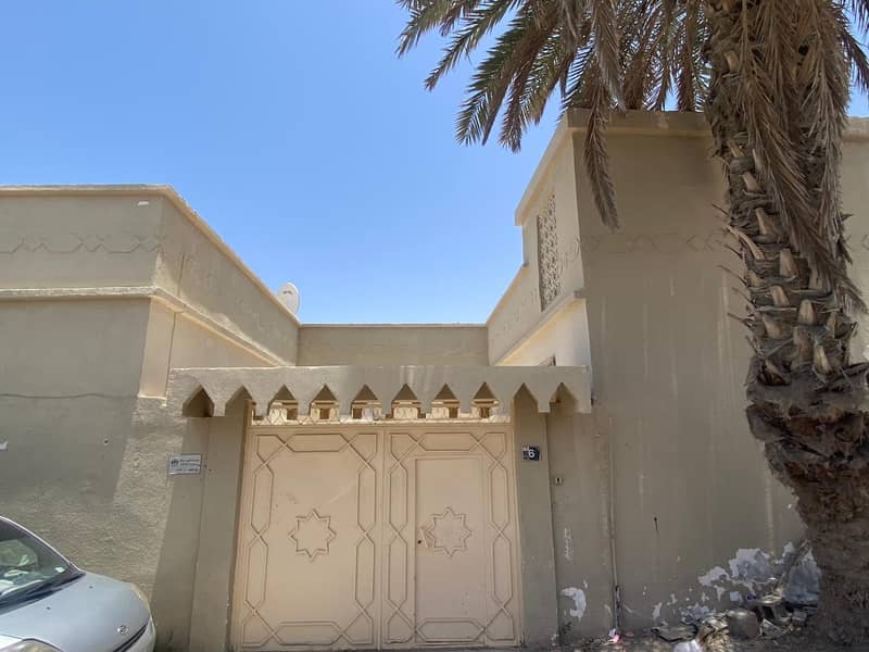 Four bedroom house with clean roofs in Sabkha