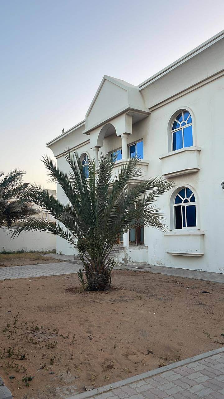 For rent villa in Sharjah, central air conditioning, super deluxe finishing A very special