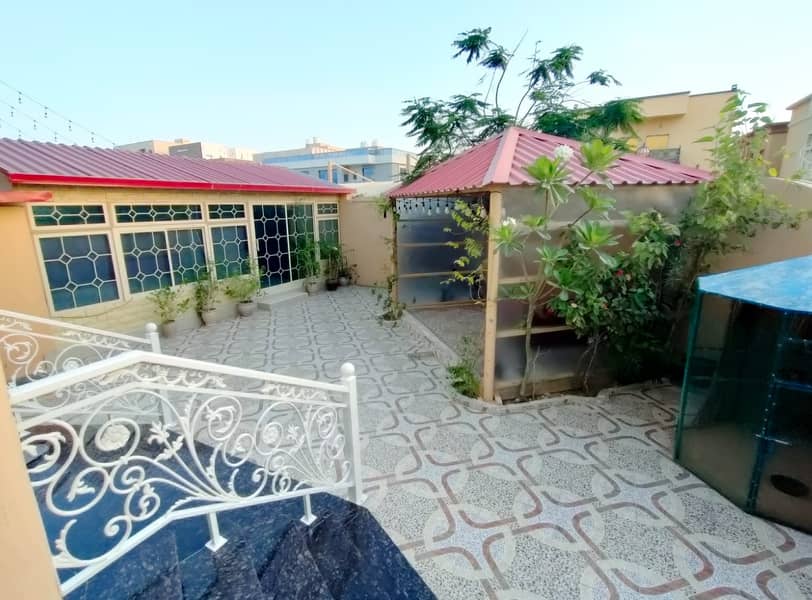 Corner villa with two streets and a location close to all services Corner villa with two streets and a location close to all services