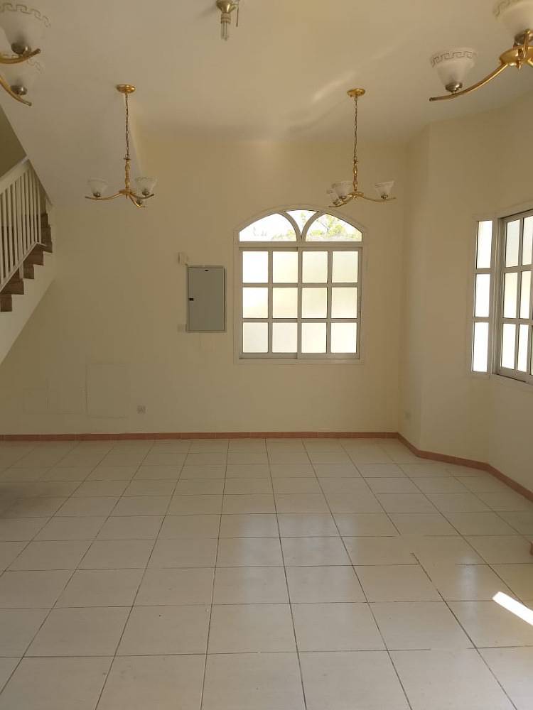5 BHK D/S Villa with master room, majlis, living dining, maidroom, C . A/C and gas in Fayha