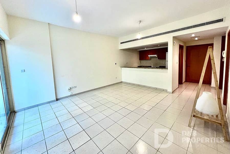 SPACIOUS 1 BED | HUGE BALCONY | CHILLER FREE