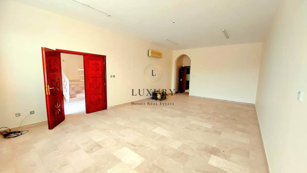 Ref 7152 Spacious Bright Duplex Villa With Private Entrance