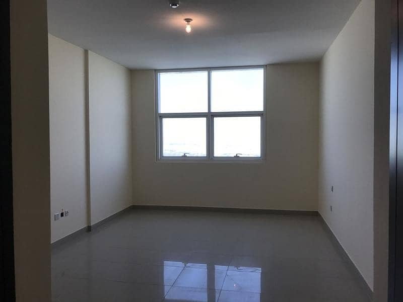 شقة في المساكن الحمراء،مدينة دبي الرياضية 1 غرفة 40000 درهم - 4178486
