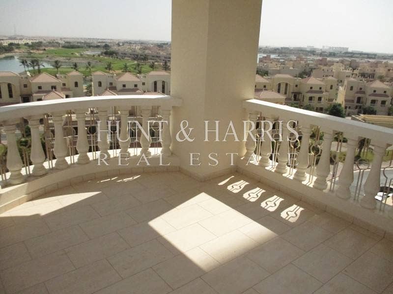 Large Spacious Balcony - By the sea - Al Hamra Village
