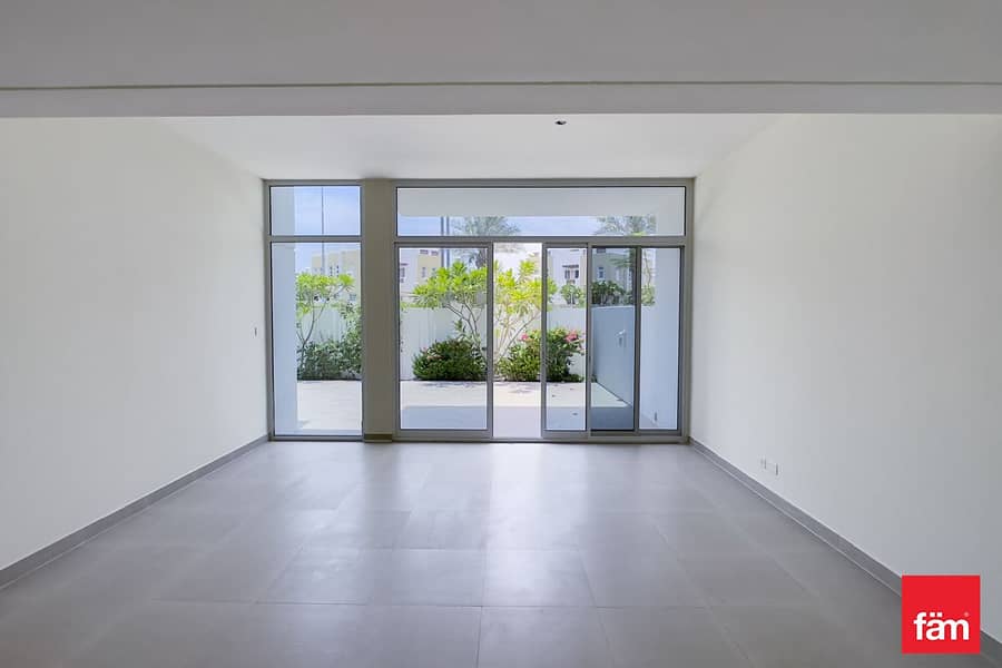 Arabella 1 Single Row End Unit Amazing Location Arabella 1 Single Row End Unit Amazing Location
