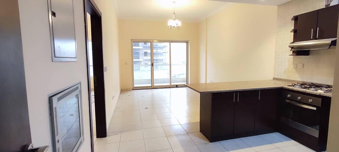 Spacious 1 Bed with balcony | Vacant | Ready to Move in