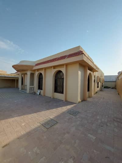 7 Bedroom Villa for Sale in Al Nekhailat, Sharjah - Ground house in Al Nakhilat Sharjah for sale at an attractive price