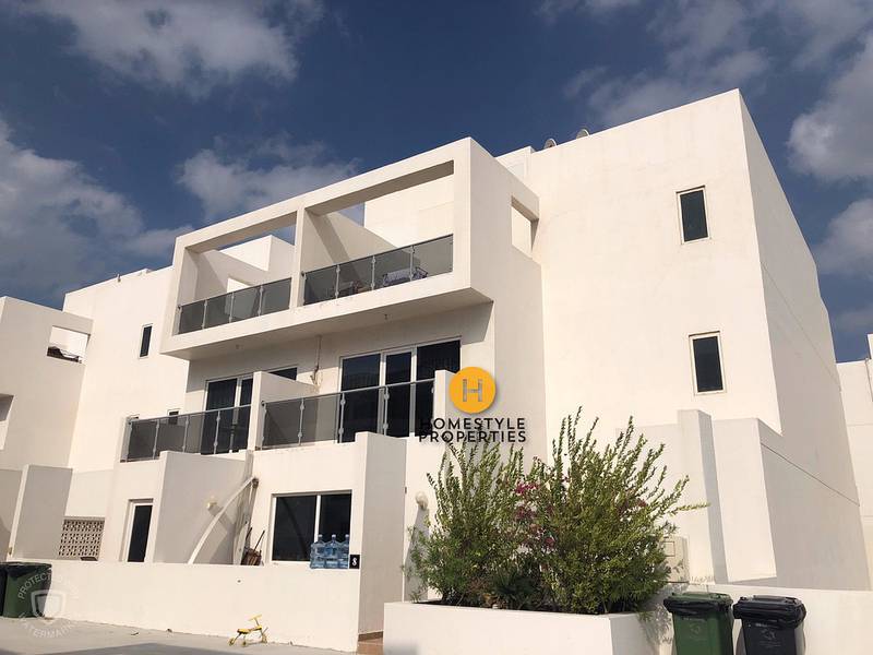 LARGE 6 BEDROOM VILLA IN ESTABLISHED COMMUNITY LARGE 6 BEDROOM VILLA IN ESTABLISHED COMMUNITY