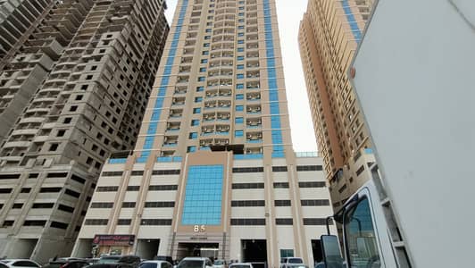 فلیٹ 4 غرف نوم للبيع في مدينة الإمارات‬، عجمان - للبيع من المالك بعجمان مدينه الامارات شقه 4 غرف نوم وصاله كهرباء حكومي