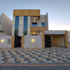 Villa for sale with a very special location and design, personal finishing, on a main street