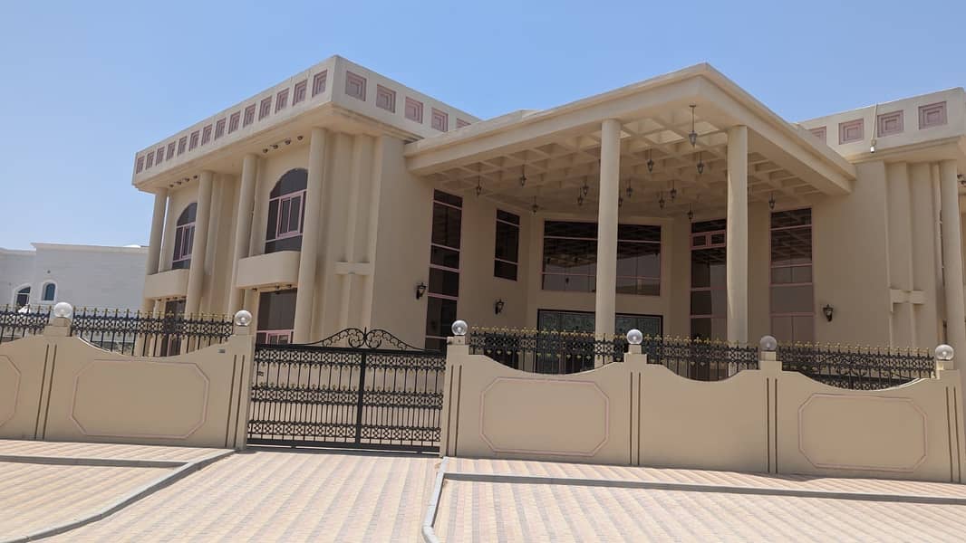 Super Deluxe 5 B/r C a/c Villa with Majlis and Private Pool, AED. 200,000/- Super Deluxe 5 B/r C a/c Villa with Majlis and Private Pool, AED. 200,000/-