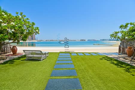 5 Bedroom Villa for Rent in Palm Jumeirah, Dubai - Vacant! Upgraded 5BR on the Beach | Direct Beach Access