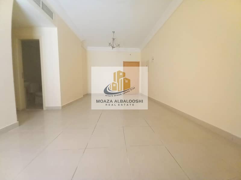 Front of Dubai bodar 2bhk just in 38k big size With balcony only family building
