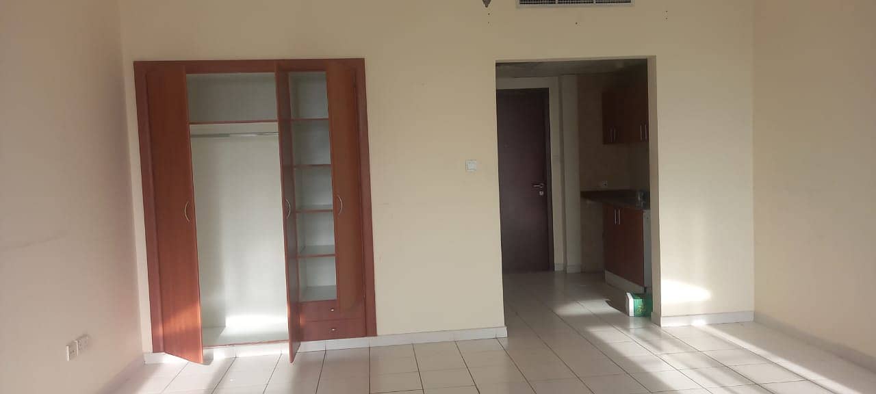 International City，France Cluster 24000 AED 7521369