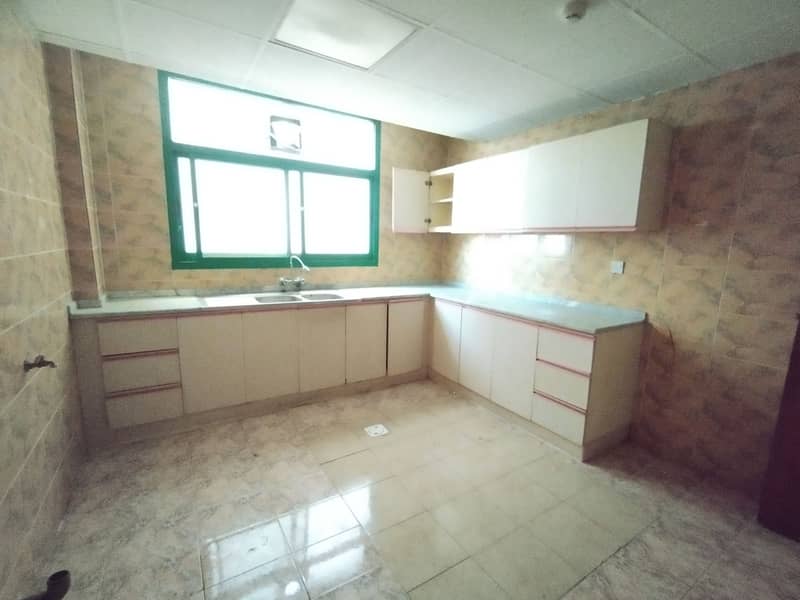 Квартира в Абу Шагара, 2 cпальни, 30000 AED - 6996045