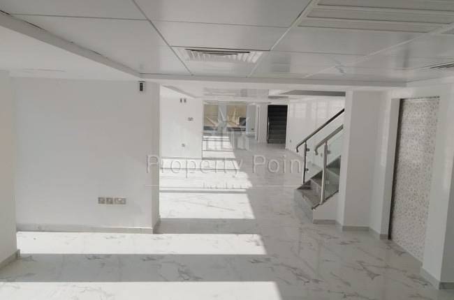 HUGE! SHOWROOM Along Al Istiqlal Street Available FOR RENT