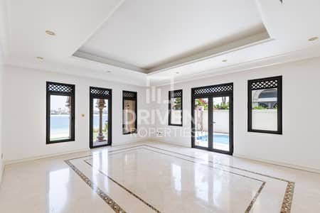 5 Bedroom Villa for Rent in Palm Jumeirah, Dubai - Luxury & Stunning | Private Beach Access