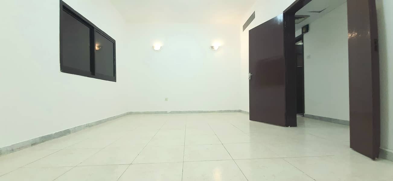 شقة في شارع الوحدة (شارع دلما)،الوحدة 2 غرف 40000 درهم - 7538486