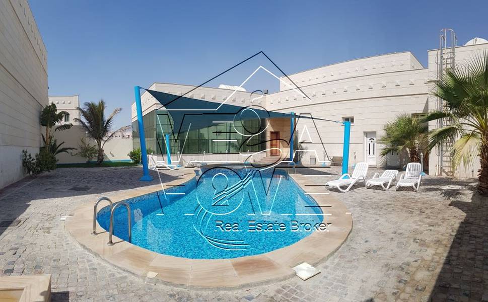 Big WOW !- 4 Bed Villa With Communal Pool and gym