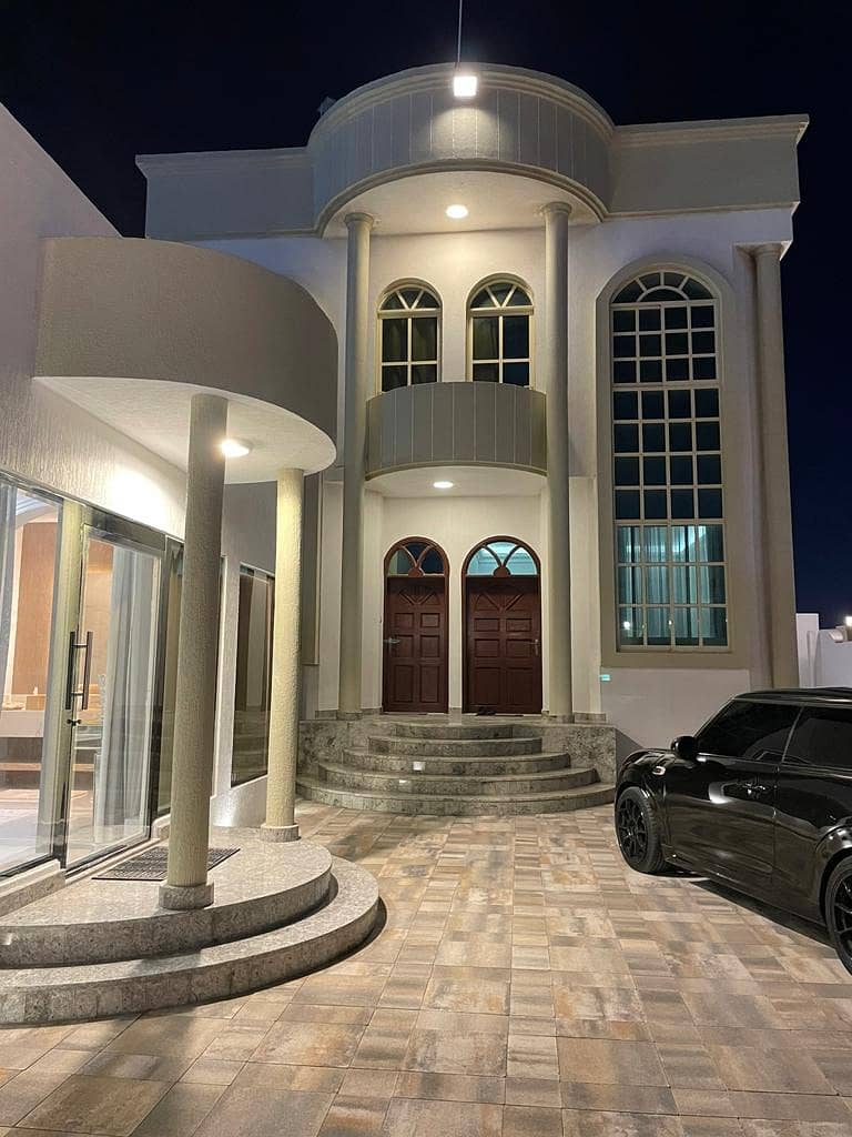 Luxurious villa for sale in almuwaihat
