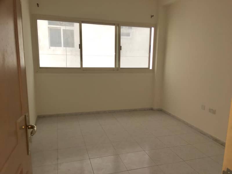 VERY CHEAPEST OFFER FOR 1BHK WITH CLOSE KITCHEN,RENT 32K/6CHQS, CLOSE TO METRO STATION