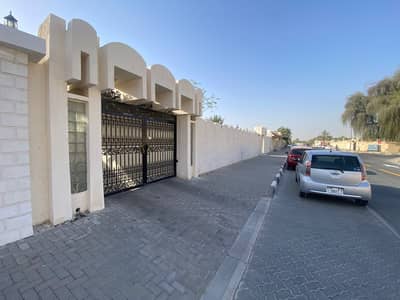 Four-bedroom villa, large area, in Al Khuzamiya