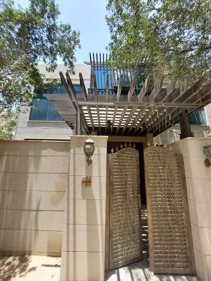 فيلا للايجار السنوي بمواصفات مريحة و سكن راقي في موقع مميز و هادئ بالقرب من مخرج دبي و الشوارع الرئيسية و قريبة من كل الخدمات فيلا للايجار السنوي بمواصفات مريحة و سكن راقي في موقع مميز و هادئ بالقرب من مخرج دبي و الشوارع الرئيسية و قريبة من كل الخدمات