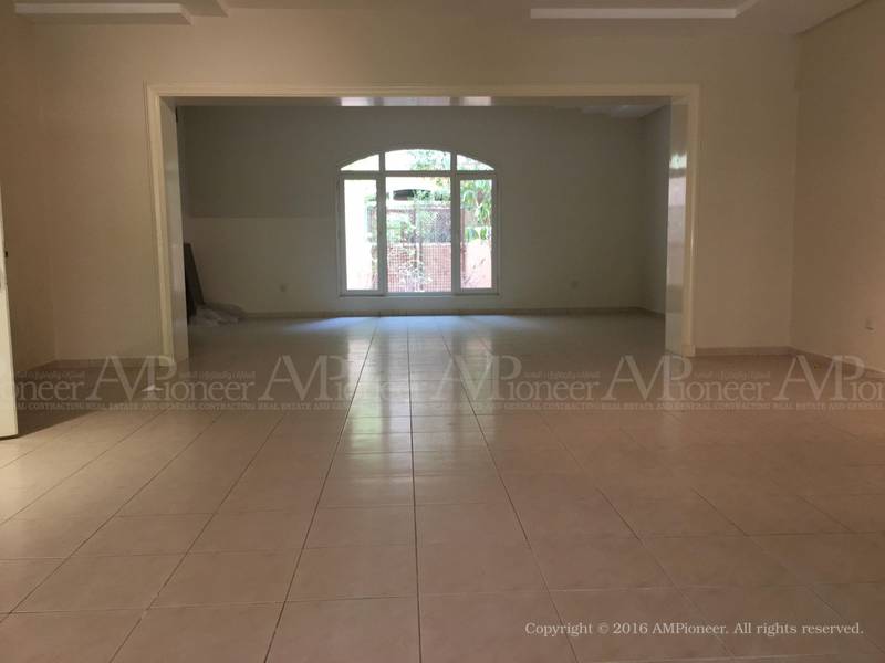 Splendid 5-BR Compound  Villa in Al Mushrif