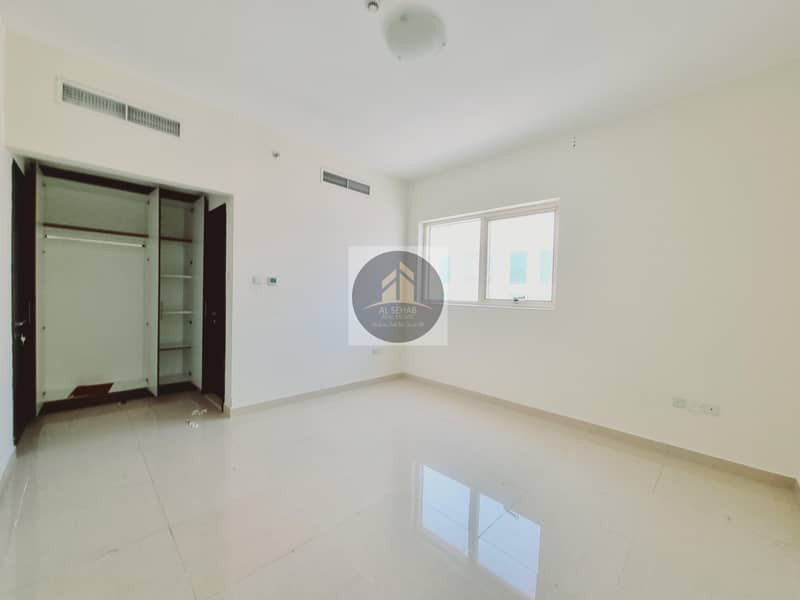 HUGE 2BR // BUILT IN WARDROBE // LUXURY FINISHING // 4-6CHQ // EASY EXIT HUGE 2BR // BUILT IN WARDROBE // LUXURY FINISHING // 4-6CHQ // EASY EXIT