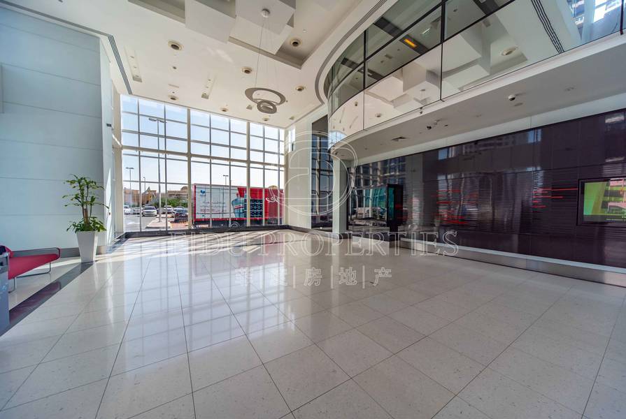 Open lobby space. | Convertible to shop.