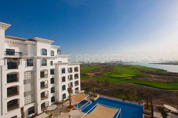 Top Floor 2BR w/ Nice Golf and Sea View!